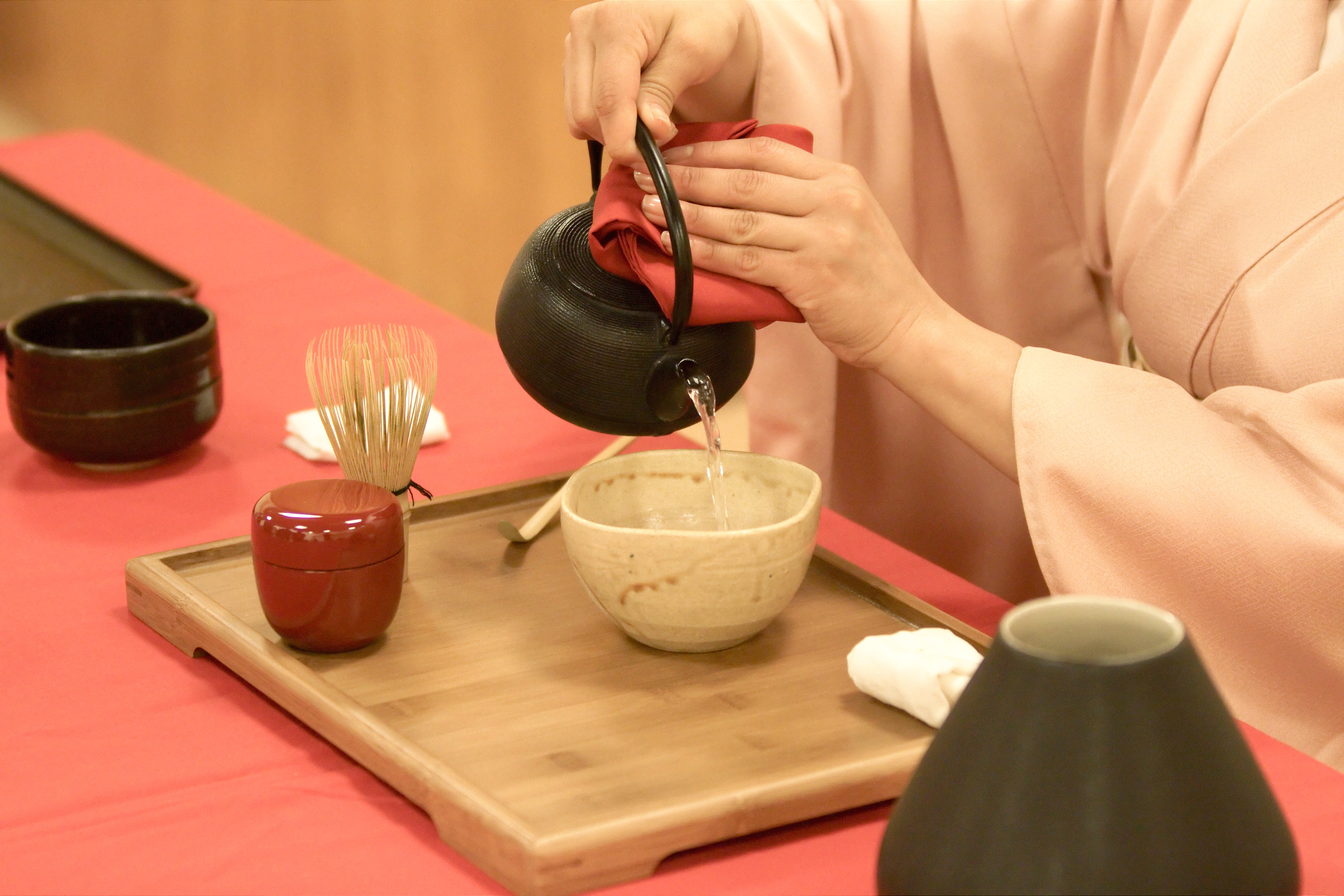 Чайная церемония цены. Тяною чайная церемония. Традиции Японии чайная церемония. Японская церемония чая. Послеобеденная чайная церемония в Японии.